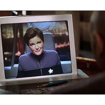 KATE-MULGREW-AUTOGRAPH-PHOTO