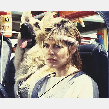 LINDA-HAMILTON-AUTOGRAPH-PHOTO