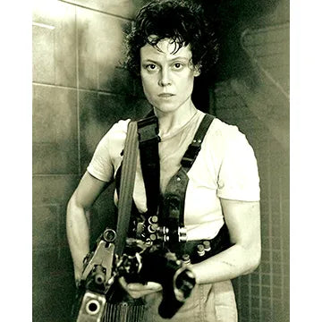 SIGOURNEY-WEAVER-AUTOGRAPH-PHOTO
