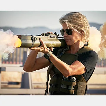 LINDA-HAMILTON-AUTOGRAPH-PHOTO